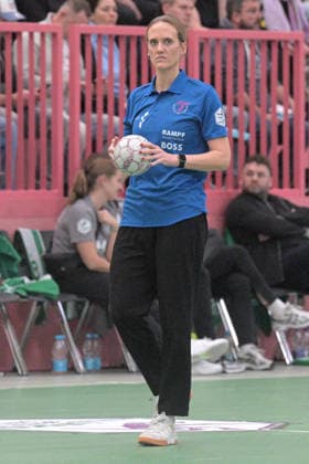 Miriam Hirsch TusSies Metzingen, Coach TusSies Metzingen vs VfL Oldenburg, Handball, Alsco HBF, 11 League Matchday, Season 2025 2026, 21 12 2025 TusSies Metzingen vs VfL Oldenburg, Handball, Alsco HBF, 11 League Matchday, Season 2025 2026, 21 12 2025 Tuebingen Copyright: xEibner-Pressefoto TobiasxBaurx EP_TBR
