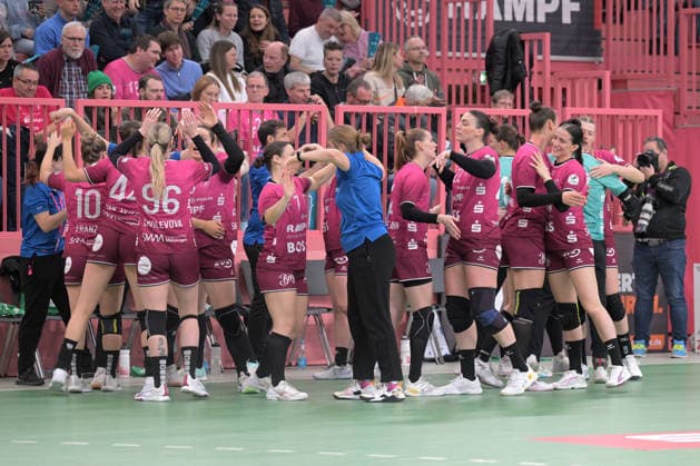 TusSies circle before the match TusSies Metzingen vs VfL Oldenburg, handball, Alsco HBF, 11 league matchday, season 2025 2026, 21 12 2025 TusSies Metzingen vs VfL Oldenburg, handball, Alsco HBF, 11 league matchday, season 2025 2026, 21 12 2025 Tuebingen Copyright: xEibner-Pressefoto TobiasxBaurx EP_TBR