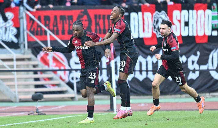21 12 2025 Soccer Season 2025 2026 2 Soccer Bundesliga 17 Matchday 1 FC Nürnberg FCN Club Hannover 96 H96 Sportfoto Zink xwoxzix DFL regulations prohibit any use of photographs as image sequences and or quasi video only for editorial use Torjubel Jubel nach Treffer Tor Torschuß zum 2 1 durch Mohamed Ali Zoma 23, 1 FC Nürnberg FCN Mohamed Ali Zoma 23, 1 FC Nürnberg FCN Pape Demba Diop 20, 1 FC Nürnberg FCN Berkay Yilmaz 21, 1 FC Nürnberg FCN