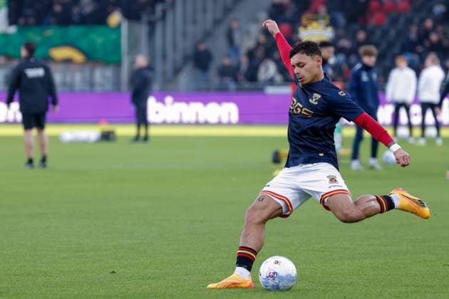 Dean James of Go Ahead Eagles kicks the ball Go Ahead Eagles v FC Groningen, Eredivisie, Go Ahead Eagles v FC Groningen, Stadion De Adelaarshorst, December 21, 2025, Deventer, Netherlands.