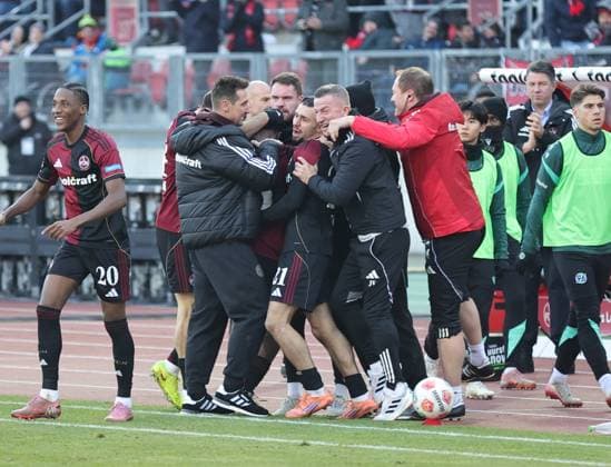 21 12 2025 Soccer Season 2025 2026 2 Soccer Bundesliga 17 Matchday 1 FC Nürnberg FCN Club Hannover 96 H96 Sportfoto Zink DaMa xdaxmax DFL regulations prohibit any use of photographs as image sequences and or quasi video only for editorial use Jubel Freude Torjubel nach Tor zum 2 1 Miroslav Miro Klose Trainer 1 FC Nürnberg FCN Mohamed Ali Zoma 23, 1 FC Nürnberg FCN und Mannschaft Team jubelt freut sich Torschütze Mohamed Ali Zoma 23, 1 FC Nürnberg FCN