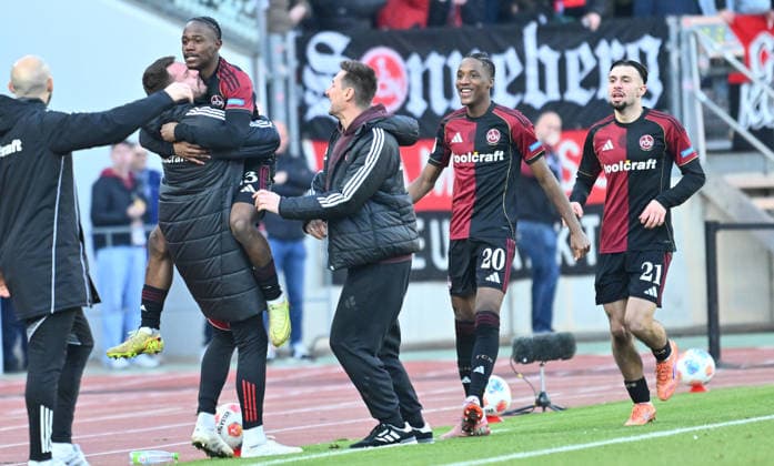 21 12 2025 Soccer Season 2025 2026 2 Soccer Bundesliga 17 Matchday 1 FC Nürnberg FCN Club Hannover 96 H96 Sportfoto Zink xwoxzix DFL regulations prohibit any use of photographs as image sequences and or quasi video only for editorial use Torjubel Jubel nach Treffer Tor Torschuß zum 2 1 durch Mohamed Ali Zoma 23, 1 FC Nürnberg FCN Christian Mathenia 26, 1 FC Nürnberg FCN Mohamed Ali Zoma 23, 1 FC Nürnberg FCN Miroslav Miro Klose Coach 1 FC Nürnberg FCN Pape Demba Diop 20, 1 FC Nürnberg FCN Berkay Yilmaz 21, 1 FC Nürnberg FCN