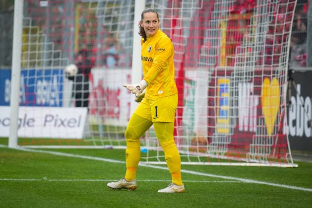 Soccer, Google Pixel Women Bundesliga, 14 Matchday, 2025 2026, SC Freiburg vs SV Werder Bremen, 21 12 2025, Dreisamstadion, Freiburg, Leela Egli SC Freiburg, Women 20 Goal, Goal celebration, Emotions, Goal shot, Joy, Cheering, Laura Benkarth SC Freiburg, Women 1 Freiburg Dreisamstadion Baden Württemberg Germany Copyright: xFINLEYxMÖRCHx