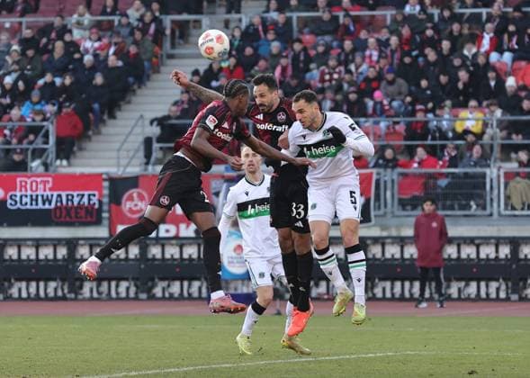 21 12 2025 Soccer Season 2025 2026 2 Soccer Bundesliga 17 Matchday 1 FC Nürnberg FCN Club Hannover 96 H96 Sportfoto Zink DaMa xdaxmax DFL regulations prohibit any use of photographs as image sequences and or quasi video only for editorial use Pape Demba Diop 20, 1 FC Nürnberg FCN Adriano Grimaldi 33, 1 FC Nürnberg FCN Virgil Ghita 5, Hannover 96 H96