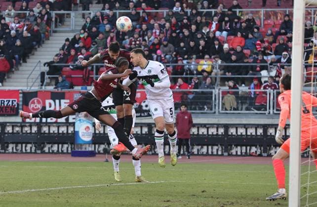 21 12 2025 Soccer Season 2025 2026 2 Soccer Bundesliga 17 Matchday 1 FC Nürnberg FCN Club Hannover 96 H96 Sportfoto Zink DaMa xdaxmax DFL regulations prohibit any use of photographs as image sequences and or quasi video only for editorial use Pape Demba Diop 20, 1 FC Nürnberg FCN Adriano Grimaldi 33, 1 FC Nürnberg FCN Virgil Ghita 5, Hannover 96 H96