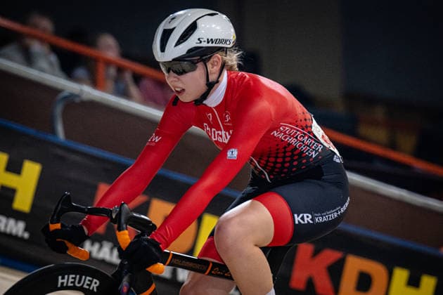 KOHLER Caroline DM Omnium 2025 Frankfurt Oder KOHLER Caroline GER Radsport Rhein Neckar Landscape horizontal Landscape Event Event DM Omnium 2025 German Championship Category Category Cycling Track Cycling National Championship Omnium Women U19 Juniors Location Location Europe Germany Brandenburg Märkisch Oderland Frankfurt Oder Oderlandhalle Discipline Omnium Points Race 4 Race Distance 15 km Date Date 20 12 2025 Saturday Day 2