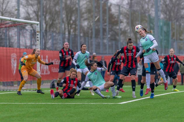 Ingolstadt, Germany 21 December 2025 2 BL Women 2025 2026 FC Ingolstadt 04 vs 1 FFC Turbine Potsdam In the picture from left in the duel Leonie Hein FCI and Mia Schmid Turbine Audi Sportpark Bayern Copyright: xFotostandx xSchäferx