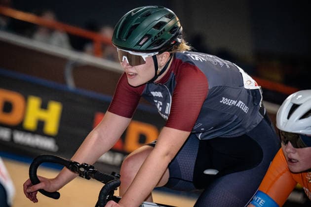 DE SOUZA FERRAZ HÖLLEIN Isa DM Omnium 2025 Frankfurt Oder DE SOUZA FERRAZ HÖLLEIN Isa GER SC Berlin Landscape horizontal Landscape Event Event DM Omnium 2025 German Championship Category Category Cycling Track Cycling National Championship Omnium Women U19 Juniors Location Location Europe Germany Brandenburg Märkisch Oderland Frankfurt Oder Oderlandhalle Discipline Omnium Points Race 4 Race Distance 15 km Date Date 20 12 2025 Saturday Day 2