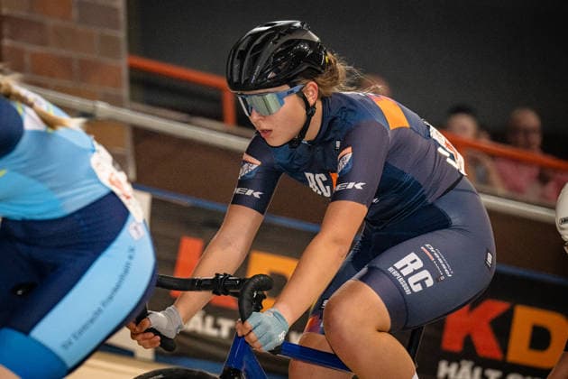 HOYER Clara Sophie DM Omnium 2025 Frankfurt Oder HOYER Clara Sophie GER RC Herpersdorf 1919 Landscape horizontal Landscape Event Event DM Omnium 2025 German Championship Category Category Cycling Track Cycling National Championship Omnium Women U19 Juniors Location Location Europe Germany Brandenburg Märkisch Oderland Frankfurt Oder Oderlandhalle Discipline Omnium Points Race 4 Race Distance 15 km Date Date 20 12 2025 Saturday Day 2