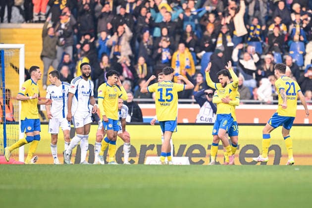 21 12 2025, Football, 2 Bundesliga, Season 2025 2026, Matchday 17, Eintracht Braunschweig FC Schalke 04, Mehmet Aydin Eintracht Braunschweig celebrates the goal for 1 0, xRHR PHOTO YYx Copyright: KROEGER RHR-FOTOx RHR-FOTO YY