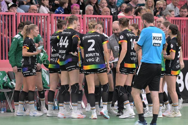 Time Out VfL Oldenburg TusSies Metzingen vs VfL Oldenburg, Handball, Alsco HBF, 11 League Matchday, Season 2025 2026, 21 12 2025 TusSies Metzingen vs VfL Oldenburg, Handball, Alsco HBF, 11 League Matchday, Season 2025 2026, 21 12 2025 Tuebingen Copyright: xEibner-Pressefoto TobiasxBaurx EP_TBR
