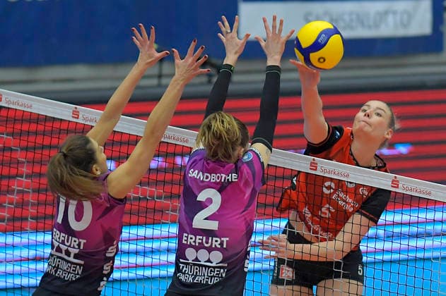 n0 12 2025, Dresdens Rosa Emtius smashes, Volleyball, 1 Bundesliga, Dresdner SC Schwarz Weiss Erfurt, c Dresden
