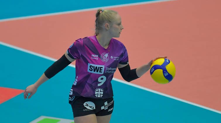 20 12 2025, Erfurts Antonia Greskamp with ball, Volleyball, 1 Bundesliga, Dresdner SC Schwarz Weiss Erfurt 3 0, c Dresden