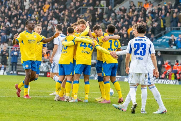 Germany, Soccer, 2 Bundesliga, Matchday 17 2025 2026 Eintracht Braunschweig Schalke 04 on 21 12 in Braunschweig Eintracht Stadion 1 0 Mehmet Aydin Eintracht Braunschweig 8 Goal Goal celebration Copyright: xSvenxHeidmannx