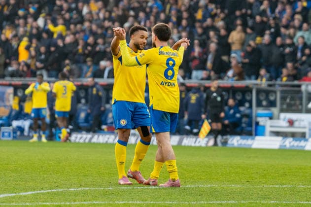 Germany, Soccer, 2 Bundesliga, Matchday 17 2025 2026 Eintracht Braunschweig Schalke 04 on 21 12 in Braunschweig Eintracht Stadion 1 0 Mehmet Aydin Eintracht Braunschweig 8 Goal Goal celebration Copyright: xSvenxHeidmannx