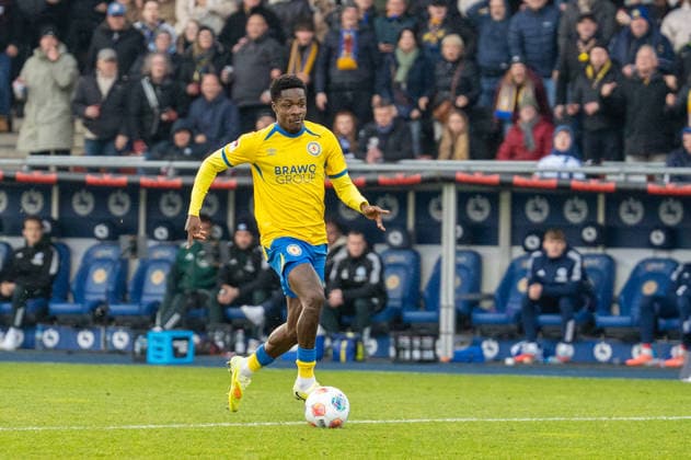 Germany, Soccer, 2 Bundesliga, Matchday 17 2025 2026 Eintracht Braunschweig Schalke 04 on 21 12 in Braunschweig Eintracht Stadion Big chance Christian Joe Conteh Eintracht Braunschweig 32 Copyright: xSvenxHeidmannx
