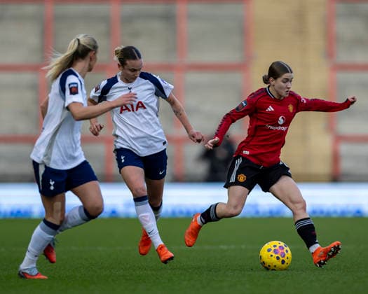 21st December 2025; Leigh Sports Village, Manchester, England; Womens League Cup Football Quarter Final, Manchester United, ManU versus Tottenham Hotspur; Jess Park of Manchester United Women under pressure from Amanda Nilden of Tottenham Hotspur Women  TimxWilliams