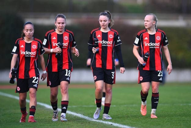 Soccer 2 Womens Bundesliga Season 2025 2026 14 Matchday Borussia Mönchengladbach Eintracht Frankfurt II on 21 12 2025 at Grenzlandstadion in Mönchengladbach f l n r Ela Naz Demirbas Eintracht Frankfurt II , Carlotta Schwoerer Eintracht Frankfurt II , Helene Schäfer Eintracht Frankfurt II , Keira Bednorz Eintracht Frankfurt II DFB regulations prohibit any use of photographs as image sequences and or quasi video Nordrhein Westfalen Germany
