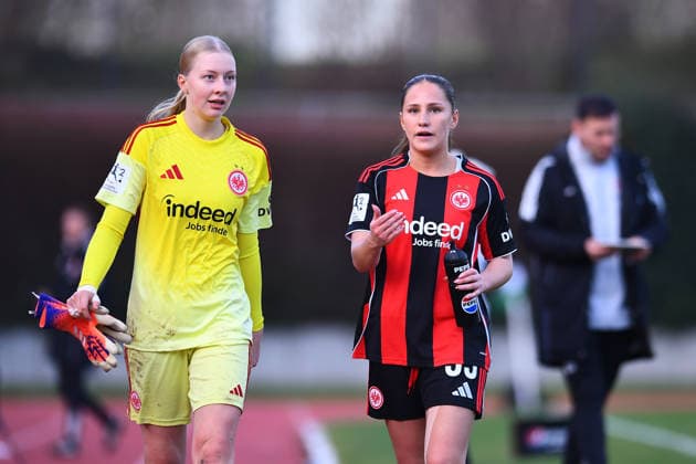 Soccer 2 Womens Bundesliga Season 2025 2026 14 Matchday Borussia Mönchengladbach Eintracht Frankfurt II on 21 12 2025 at Grenzlandstadion in Mönchengladbach Janne Sophie Krumme Eintracht Frankfurt II , left Jana Theijs Eintracht Frankfurt II , right DFB regulations prohibit any use of photographs as image sequences and or quasi video Nordrhein Westfalen Germany