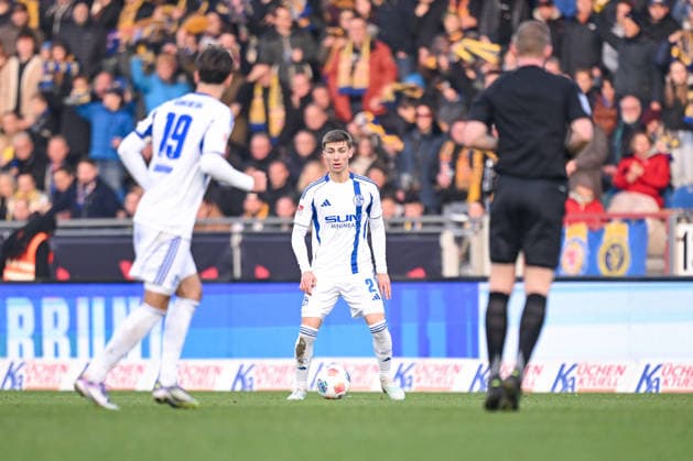 21 12 2025, Football, 2 Bundesliga, Season 2025 2026, Matchday 17, Eintracht Braunschweig FC Schalke 04, Felipe Sanchez FC Schalke 04 xRHR PHOTO YYx Copyright: KROEGER RHR-FOTOx RHR-FOTO YY
