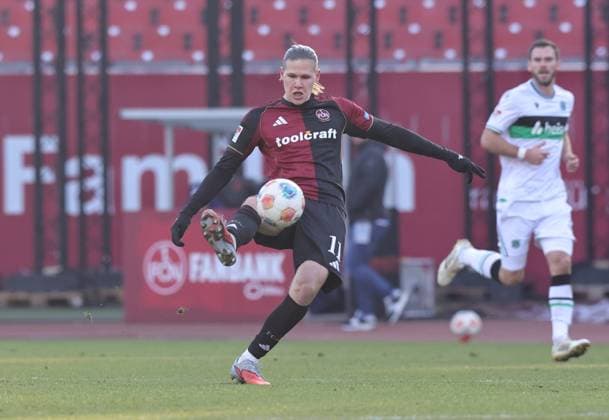 21 12 2025 Soccer Season 2025 2026 2 Soccer Bundesliga 17 Matchday 1 FC Nürnberg FCN Club Hannover 96 H96 Sportfoto Zink DaMa xdaxmax DFL regulations prohibit any use of photographs as image sequences and or quasi video only for editorial use Artem Stepanov 11, 1 FC Nürnberg FCN Freisteller Einzelbild