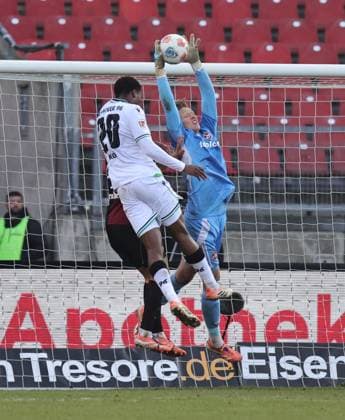 21 12 2025 Soccer Season 2025 2026 2 Soccer Bundesliga 17 Matchday 1 FC Nürnberg FCN Club Hannover 96 H96 Sportfoto Zink DaMa xdaxmax DFL regulations prohibit any use of photographs as image sequences and or quasi video only for editorial use Jan Reichert 1, 1 FC Nürnberg FCN clarifies before Ime Okon 20, Hannover 96 H96