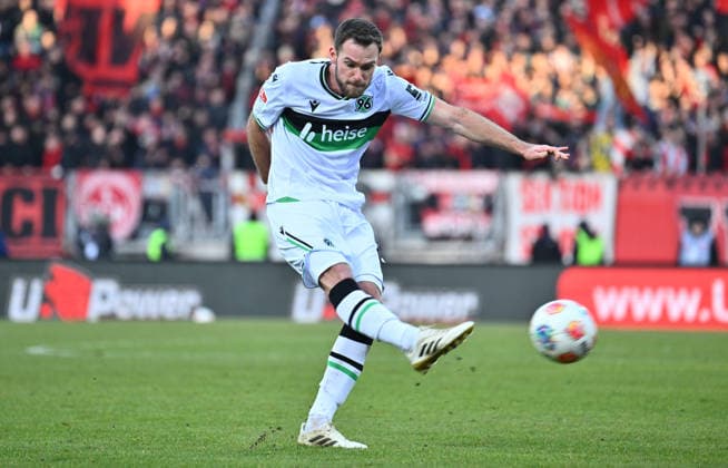 21 12 2025 Soccer Season 2025 2026 2 Soccer Bundesliga 17 Matchday 1 FC Nürnberg FCN Club Hannover 96 H96 Sportfoto Zink xwoxzix DFL regulations prohibit any use of photographs as image sequences and or quasi video only for editorial use Boris Tomiak 3, Hannover 96 H96