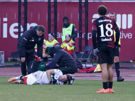 Germany Soccer, 2 Bundesliga 2025 26, 17 Matchday 1 FC Nürnberg vs Hannover 96 Max Morlock Stadion Nürnberg Enzo Leopold Hannover 96, 8 is injured on the pitch and is being treated Copyright: xChristopherxRupprechtx