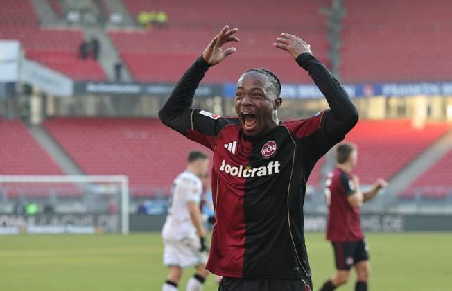 21 12 2025 Soccer Season 2025 2026 2 Soccer Bundesliga 17 Matchday 1 FC Nürnberg FCN Club Hannover 96 H96 Sportfoto Zink DaMa xdaxmax DFL regulations prohibit any use of photographs as image sequences and or quasi video only for editorial use Jubel Freude Mohamed Ali Zoma 23, 1 FC Nürnberg FCN FCN cheers on Clubfan Clubfans FCN Fans Fans Fans