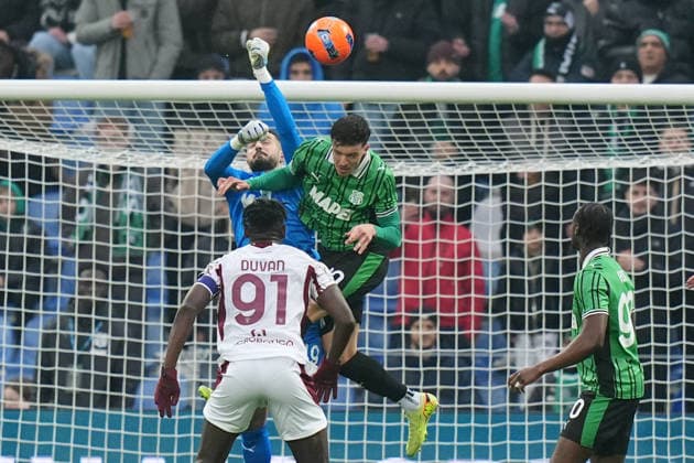Sassuolo s goalkeeper Arijanet Muric during the Serie A soccer match between Sassuolo and Torino at the Mapei Stadium in Reggio Emilia , north Italy - Sunday , December 21 , 2025. - Soccer .  Copyright: xSpada LaPressex