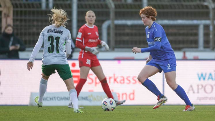 21 12 2025, Hänsch Arena, Meppen, GER, SVM Frauen 2 Bundesliga vs VfL Wolfsburg II, Lena Göppel SV Meppen 5 DFL REGULATIONS PROHIBIT ANY USE OF PHOTOGRAPHS AS IMAGE SEQUENCES AND OR QUASI VIDEO Meppen Lower Saxony Germany Hänsch Arena