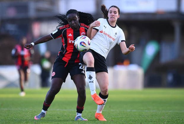 Soccer 2 Women Bundesliga Season 2025 2026 14 Matchday Borussia Mönchengladbach Eintracht Frankfurt II on 21 12 2025 at Grenzlandstadion in Mönchengladbach Mira Arouna Eintracht Frankfurt II , left Maresa Arici Borussia Mönchengladbach , right DFB regulations prohibit any use of photographs as image sequences and or quasi video Nordrhein Westfalen Germany