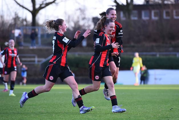 Soccer 2 Womens Bundesliga Season 2025 2026 14 Matchday Borussia Mönchengladbach Eintracht Frankfurt II on 21 12 2025 at Grenzlandstadion in Mönchengladbach Helene Schäfer Eintracht Frankfurt II , mitte is happy about the 0 3 DFB regulations prohibit any use of photographs as image sequences and or quasi video Nordrhein Westfalen Germany