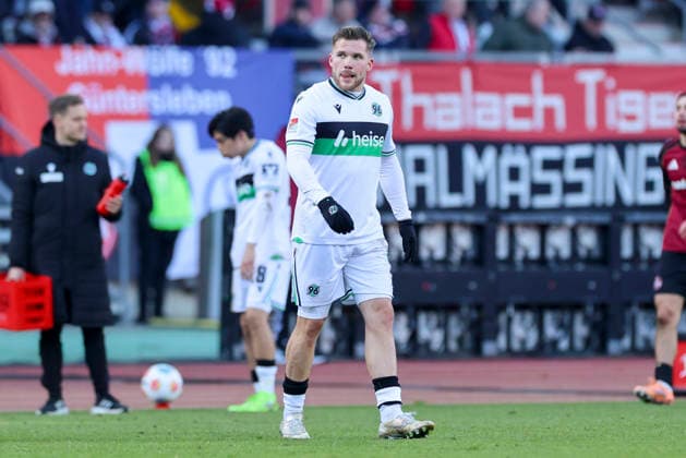 Benjamin Kaellmann Hannover 96 looks disappointed, 2 Bundesliga, 1 FC Nürnberg v Hannover 96, Max Morlock Stadion on December 21, 2025 in Nuremberg, Germany Photo by Marco Steinbrenner DeFodi Images Benjamin Kaellmann Hannover 96 looks disappointed, 2 Bundesliga, 1 FC Nürnberg v Hannover 96, Max Morlock Stadion, December 21, 2025 in Nuremberg, Germany Photo by Marco Steinbrenner DeFodi Images