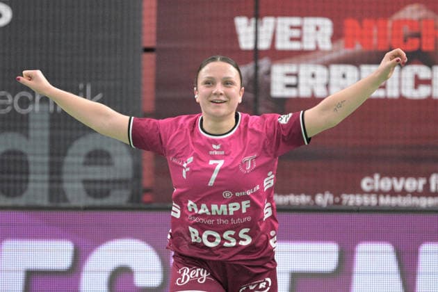 Sabrina Troester TusSies Metzingen, 07 cheer about the goal TusSies Metzingen vs VfL Oldenburg, Handball, Alsco HBF, 11 League matchday, Season 2025 2026, 21 12 2025 TusSies Metzingen vs VfL Oldenburg, Handball, Alsco HBF, 11 League matchday, Season 2025 2026, 21 12 2025 Tuebingen Copyright: xEibner-Pressefoto TobiasxBaurx EP_TBR