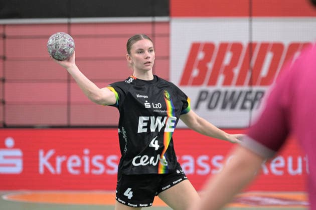Toni Luisa Reinemann VfL Oldenburg, 04 TusSies Metzingen vs VfL Oldenburg, Handball, Alsco HBF, 11 League Matchday, Season 2025 2026, 21 12 2025 TusSies Metzingen vs VfL Oldenburg, Handball, Alsco HBF, 11 League Matchday, Season 2025 2026, 21 12 2025 Tuebingen Copyright: xEibner-Pressefoto TobiasxBaurx EP_TBR