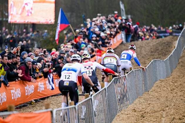 UCI Cyclocross World Cup 2025-2026 Koksijde KOKSIJDE, BELGIUM - DECEMBER 21 : Del Grosso Tibor (NED) of Alpecin-Deceuninck, Van der Poel Mathieu of Alpecin - Deceuninck in action during the 6th leg of the Koksijde UCI Cyclocross World Cup 2025-2026 a cyclocross race for Men Elite on December 21, 2025 in Koksijde, Belgium, 21 12 2025 ( Koksijde Belgium  Copyright: xNicoxVereeckenx