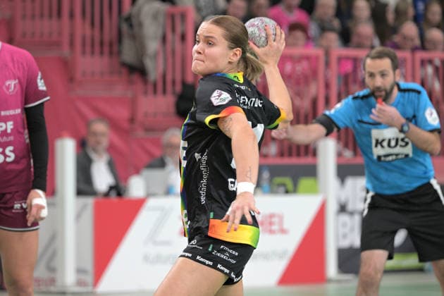 Joanna Granicka VfL Oldenburg, 21 at 7 meters TusSies Metzingen vs VfL Oldenburg, Handball, Alsco HBF, 11 League Matchday, Season 2025 2026, 21 12 2025 TusSies Metzingen vs VfL Oldenburg, Handball, Alsco HBF, 11 League Matchday, Season 2025 2026, 21 12 2025 Tuebingen Copyright: xEibner-Pressefoto TobiasxBaurx EP_TBR