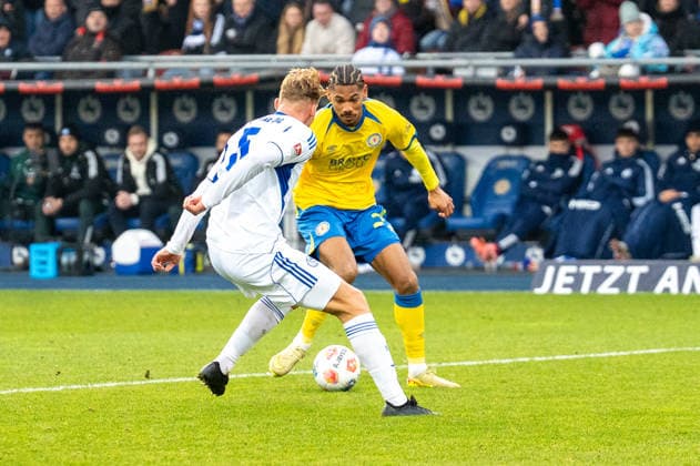 Germany, Soccer, 2 Bundesliga, Matchday 17 2025 2026 Eintracht Braunschweig Schalke 04 on 21 12 in Braunschweig Eintracht Stadion Sidi SanÃ Eintracht Braunschweig 24 scores the 2 0 Copyright: xSvenxHeidmannx