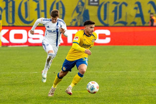 Germany, Soccer, 2 Bundesliga, Matchday 17 2025 2026 Eintracht Braunschweig Schalke 04 on 21 12 in Braunschweig Eintracht Stadion Robin Heußer Eintracht Braunschweig 30 Copyright: xSvenxHeidmannx
