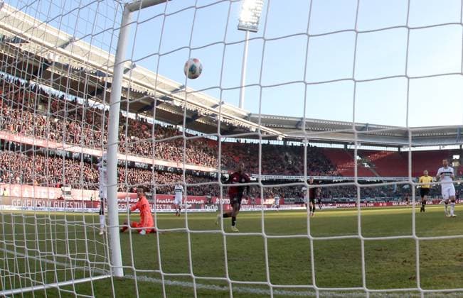 21 12 2025 Soccer Season 2025 2026 2 Soccer Bundesliga 17 Matchday 1 FC Nürnberg FCN Club Hannover 96 H96 Sportfoto Zink DaMa xdaxmax DFL regulations prohibit any use of photographs as image sequences and or quasi video only for editorial use Tor Treffer Torschuß zum 2 1 Torschütze Mohamed Ali Zoma 23, 1 FC Nürnberg FCN gg Nahuel Noll 1, Hannover 96 H96