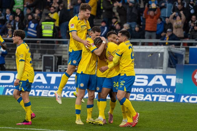 Germany, Soccer, 2 Bundesliga, Matchday 17 2025 2026 Eintracht Braunschweig Schalke 04 on 21 12 in Braunschweig Eintracht Stadion Sidi SanÃ Eintracht Braunschweig 24 scores the 2 0 goal Goal celebration Copyright: xSvenxHeidmannx