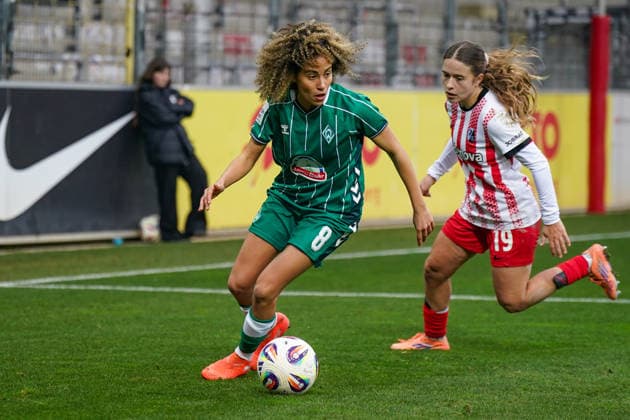 Germany Soccer Google Pixel Women Bundesliga 2025 26, 14 Matchday SC Freiburg vs SV Werder Bremen Dreisamstadion Freiburg Amira Arfaoui Werder Bremen Women, 8 Nia Szenk SC Freiburg Women, 19 Copyright: xJOERANxSTEINSIEKx