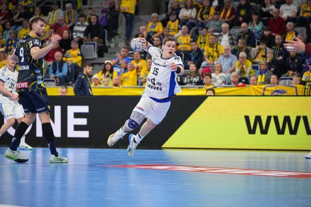 Scene with Steven Plucnar Jacobsen 9 Rhein Neckar Löwen and Dominik Axmann 15 HSV Hamburg Steven Plucnar Jacobsen 9 Rhein Neckar Löwen and Dominik Axmann 15 HSV Hamburg in action Copyright: xspeedshotx