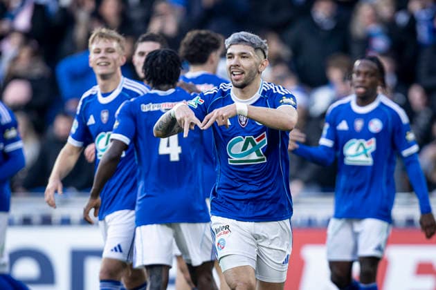 FOOTBALL : Racing de Strasbourg (RCS) vs Dunkerque- Coupe de France - 32e de finale - 21 12 2025 Stade de la Meinau. Strasbourg - France Joie des joueurs de l equipe de Racing Strasbourg apres le but de Julio Encisco 19 (RCS)  Copyright: xelyxandroxcegarrax