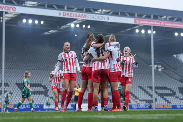 Leela Egli SC Freiburg, 20 goal celebration, emotions, jubilation, goal success, finish, goal , Germany, Soccer, GooglePixel Women Bundesliga, 14 Matchday, 2025 2026, SC Freiburg vs SV Werder Bremen, 21 12 2025, Dreisamstadion, Freiburg, Germany DFB REGULATIONS PROHIBIT ANY USE OF PHOTOGRAPHS AS IMAGE SEQUENCES AND OR QUASI VIDEO Freiburg Dreisamstadion Baden Wuerttemberg Germany Copyright: xArnexAmbergx