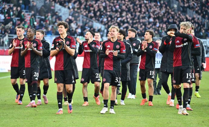 21 12 2025 Soccer Season 2025 2026 2 Soccer Bundesliga 17 Matchday 1 FC Nürnberg FCN Club Hannover 96 H96 Sportfoto Zink xwoxzix DFL regulations prohibit any use of photographs as image sequences and or quasi video only for editorial use Mannschaft Team FCN on lap of honor after the end of the match