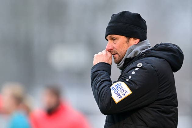 Coach Heiko Gerber VfB Stuttgart looking disappointed, disappointment, frustration, disappointed, pessimistic, single image, action, action, 21 12 2025, Munich Germany , Football,2 Women Bundesliga, FC Bayern München II VfB Stuttgart, DFB DFL REGULATIONS PROHIBIT ANY USE OF PHOTOGRAPHS AS IMAGE SEQUENCES AND OR QUASI VIDEO xslx