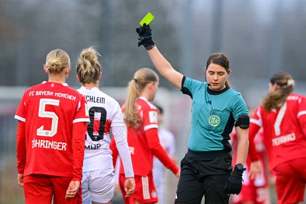 Anna Lena Weiss Referee shows Jana Beuschlein Stuttgart, 20 the yellow card, warning, yellow card, 21 12 2025, Munich Germany , Soccer,2 Women Bundesliga, FC Bayern München II VfB Stuttgart, DFB DFL REGULATIONS PROHIBIT ANY USE OF PHOTOGRAPHS AS IMAGE SEQUENCES AND OR QUASI VIDEO xslx