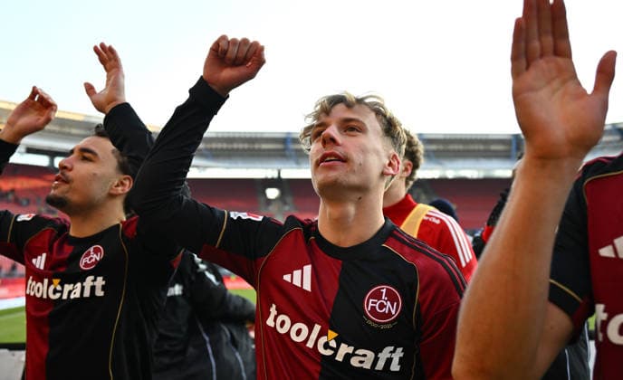 21 12 2025 Soccer Season 2025 2026 2 Soccer Bundesliga 17 Matchday 1 FC Nuremberg FCN Club Hannover 96 H96 Sportfoto Zink xwoxzix DFL regulations prohibit any use of photographs as image sequences and or quasi video only for editorial use Tim Janisch 32, 1 FC Nuremberg FCN in front of fans Fanblock after end of match cheers joy